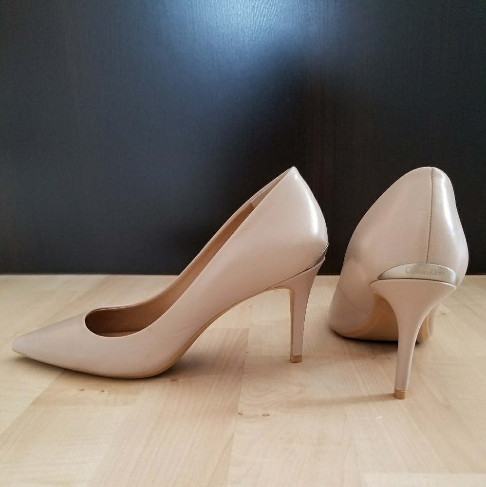 Calvin Klein Gayle pointed toe pumps